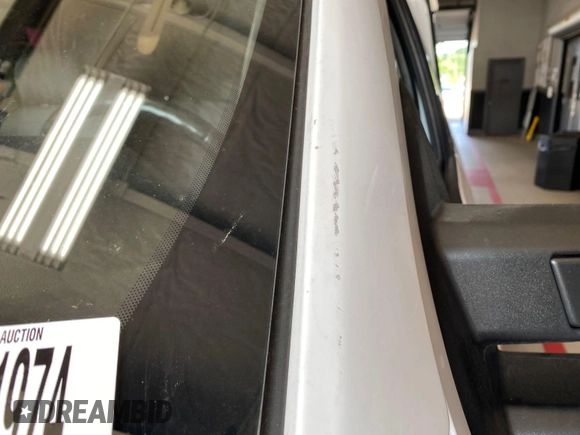 2019 Ford F-150 z VIN 1FTFX1C4XKKE10533, wystawiony jako IAAI lot #42843481 z przebiegiem 52 694 mil mil oraz . Historia ofert i sprzedaży dostępna na DreamBid. Obrazek 8.