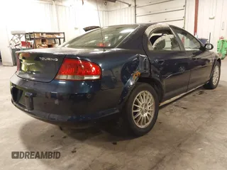 2005 Chrysler Sebring Touring z VIN 1C3EL56R15N659607, wystawiony jako IAAI lot #42102595 z przebiegiem 155 185 mil mil oraz . Historia ofert i sprzedaży dostępna na DreamBid. Obrazek 4.