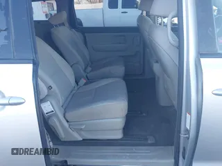 2016 Kia Sedona LX with VIN KNDMB5C18G6164472, listed as a IAAI auction lot 41661530 with 116,904 mi miles. Bid and sale history available at carsss.com. Image 8.