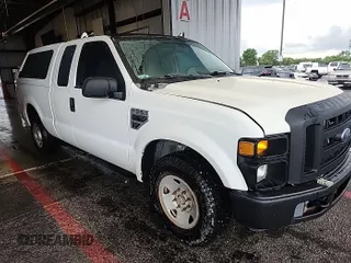 2008 Ford F-250 XL z VIN 1FTNX20568ED56668, wystawiony jako IAAI lot #42536918 z przebiegiem 84 920 mil mil oraz . Historia ofert i sprzedaży dostępna na DreamBid. Obrazek 25.