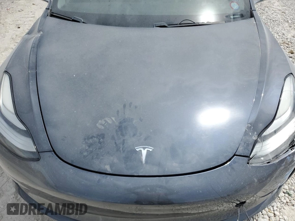 2019 Tesla Model 3 Mid Range z VIN 5YJ3E1EA4KF434741, wystawiony jako Copart lot #53857935 z przebiegiem Nie podano mil oraz Szkody całkowita. Historia ofert i sprzedaży dostępna na DreamBid. Obrazek 11.