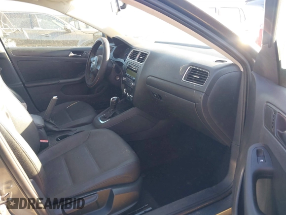 2011 Volkswagen Jetta Sedan SE w/Convenience & Sunroof PZEV with VIN 3VWDZ7AJ0BM357277, listed as a IAAI auction lot 41897588 with 149,710 mi miles. Bid and sale history available at carsss.com. Image 5.