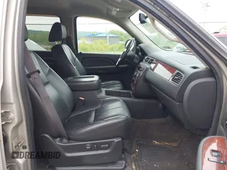 2009 Chevrolet Avalanche 2LT z VIN 3GNFK22019G174057, wystawiony jako IAAI lot #42348675 z przebiegiem Nie podano mil oraz . Historia ofert i sprzedaży dostępna na DreamBid. Obrazek 5.