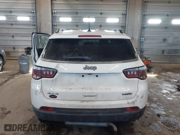 2018 Jeep Compass Latitude with VIN 3C4NJDBB0JT179167, listed as a IAAI auction lot 41622598 with 106,880 mi miles. Bid and sale history available at carsss.com. Image 17.