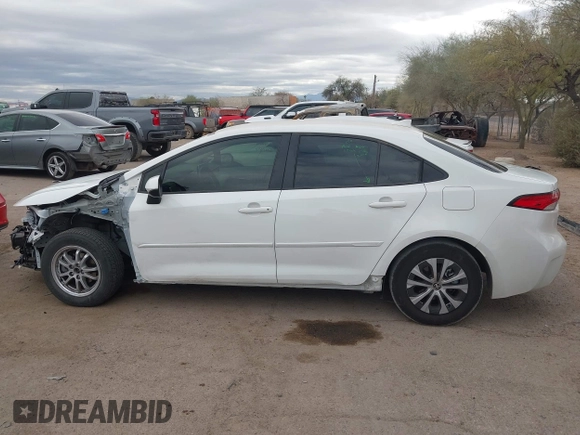 2021 Toyota Corolla Hybrid LE with VIN JTDEAMDE6MJ008815, listed as a IAAI auction lot 41586643 with 7,548 mi miles. Bid and sale history available at carsss.com. Image 14.