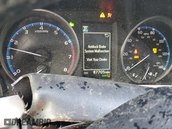 2018 Toyota RAV4 XLE with VIN 2T3WFREV1JW471752, listed as a Copart auction lot 46952565 with 87,705 mi miles and Salvage Title. Bid and sale history available at DreamBid. Image 9.