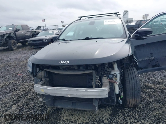 2018 Jeep Compass Latitude with VIN 3C4NJDBB4JT256056, listed as a IAAI auction lot 41835872 with 81,871 mi miles. Bid and sale history available at carsss.com. Image 6.