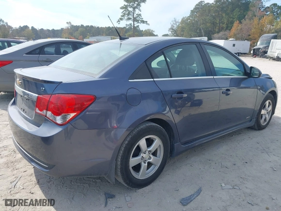 2014 Chevrolet Cruze 1LT with VIN 1G1PC5SB3E7203425, listed as a IAAI auction lot 38003251 with 167,575 mi miles. Bid and sale history available at carsss.com. Image 4.