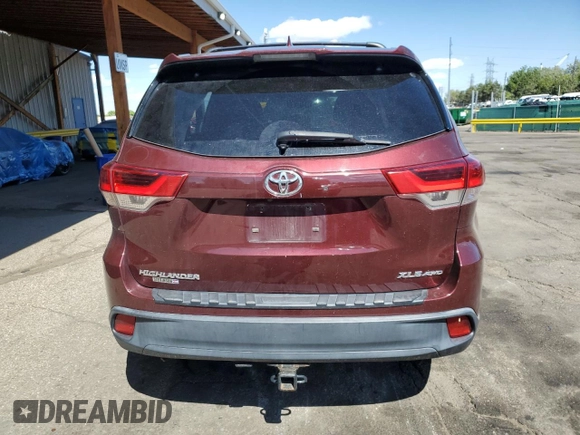 2018 Toyota Highlander SE z VIN 5TDJZRFH8JS494912, wystawiony jako Copart lot #57779415 z przebiegiem 131 362 mil mil oraz Szkoda całkowita • Salvage title. Historia ofert i sprzedaży dostępna na DreamBid. Obrazek 6.