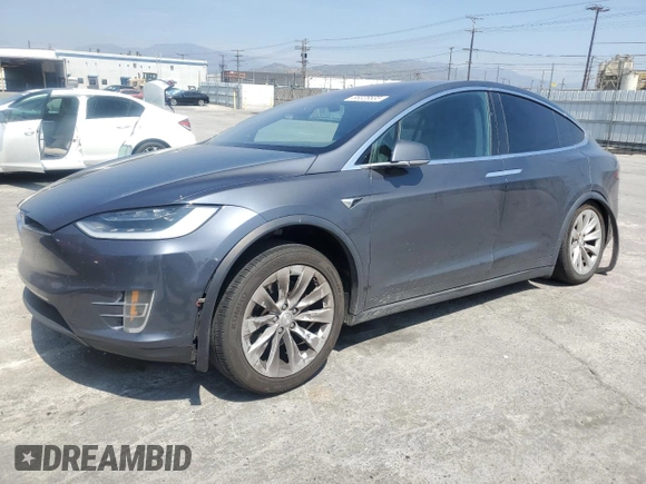 2016 Tesla Model X 70D z VIN 5YJXCBE20GF022698, wystawiony jako Copart lot #55328535 z przebiegiem Nie podano mil oraz Szkody całkowita. Historia ofert i sprzedaży dostępna na DreamBid. Obrazek 1.