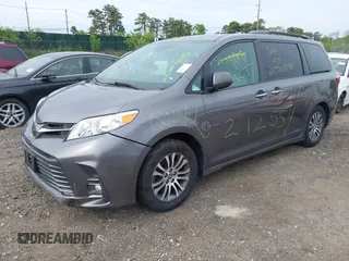 2019 Toyota Sienna XLE Auto Access Seat z VIN 5TDYZ3DC2KS976344, wystawiony jako IAAI lot #42250671 z przebiegiem Nie podano mil oraz . Historia ofert i sprzedaży dostępna na DreamBid. Obrazek 2.