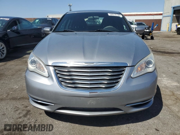 2013 Chrysler 200 LX with VIN 1C3CCBAB8DN698435, listed as a Copart auction lot 52614135 with 122,313 mi miles and Clean Title. Bid and sale history available at DreamBid. Image 5.