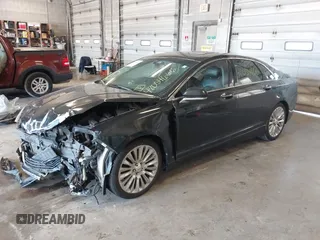 2013 Lincoln MKZ z VIN 3LN6L2G94DR823887, wystawiony jako IAAI lot #42054666 z przebiegiem 101 866 mil mil oraz . Historia ofert i sprzedaży dostępna na DreamBid. Obrazek 2.