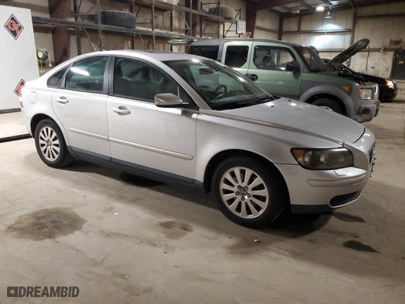 2004 Volvo S40 with VIN YV1MS382442015558, listed as a Copart auction lot 82633104 with 91,711 mi miles and Clean Title. Bid and sale history available at carsss.com. Image 4.