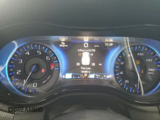 2015 Chrysler 300 S z VIN 2C3CCABG9FH780710, wystawiony jako Copart lot #57951145 z przebiegiem 126 268 mil mil oraz Szkoda całkowita • Salvage title. Historia ofert i sprzedaży dostępna na DreamBid. Obrazek 9.