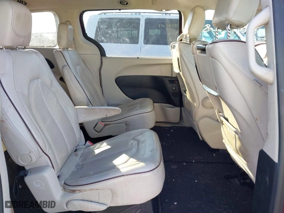 2018 Chrysler Pacifica Limited with VIN 2C4RC1GG4JR260092, listed as a IAAI auction lot 41613868 with 151,453 mi miles. Bid and sale history available at carsss.com. Image 8.