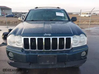 2005 Jeep Grand Cherokee Limited with VIN 1J4HR58285C504484, listed as a IAAI auction lot 41902009 with 204,977 mi miles. Bid and sale history available at carsss.com. Image 12.