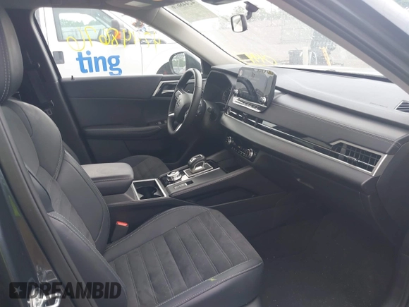2024 Mitsubishi Outlander SE z VIN JA4J3VA81RZ049952, wystawiony jako IAAI lot #42448676 z przebiegiem 33 337 mil mil oraz . Historia ofert i sprzedaży dostępna na DreamBid. Obrazek 5.