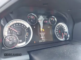 2018 Ram 1500 Harvest z VIN 1C6RR7GT2JS243442, wystawiony jako IAAI lot #40893024 z przebiegiem 78 825 mil mil oraz . Historia ofert i sprzedaży dostępna na DreamBid. Obrazek 7.