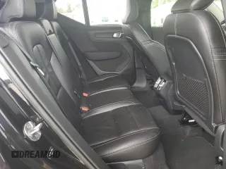 2022 Volvo XC40 Momentum z VIN YV4AC2HKXN2760409, wystawiony jako Copart lot #56512675 z przebiegiem 83 069 mil mil oraz Tytuł czysty. Historia ofert i sprzedaży dostępna na DreamBid. Obrazek 10.
