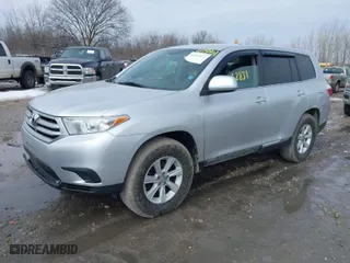 2013 Toyota Highlander with VIN 5TDBK3EH8DS232867, listed as a IAAI auction lot 41662831 with 179,884 mi miles. Bid and sale history available at carsss.com. Image 2.