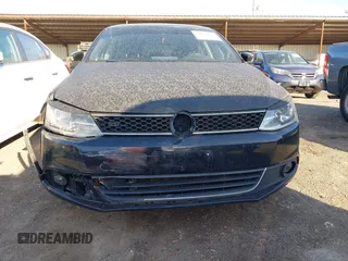 2013 Volkswagen Jetta SE z VIN 3VWDP7AJ4DM354519, wystawiony jako IAAI lot #42001917 z przebiegiem 130 851 mil mil oraz . Historia ofert i sprzedaży dostępna na DreamBid. Obrazek 6.
