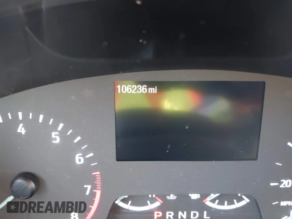 2022 Ford Escape SE z VIN 1FMCU0G6XNUB31007, wystawiony jako IAAI lot #42510666 z przebiegiem 106 236 mil mil oraz . Historia ofert i sprzedaży dostępna na DreamBid. Obrazek 15.