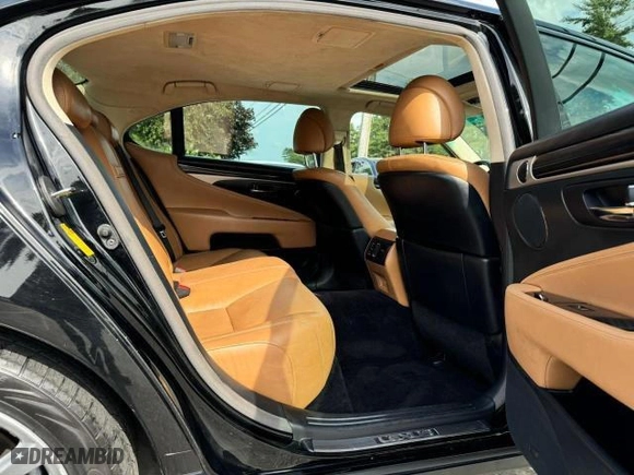 2014 Lexus LS 460 L with VIN JTHDL5EF0E5006716, listed as a Copart auction lot 77359464 with 231,024 mi miles and Clean Title. Bid and sale history available at carsss.com. Image 6.