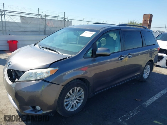 2017 Toyota Sienna XLE Auto Access Seat with VIN 5TDYZ3DC9HS849096, listed as a IAAI auction lot 41647066 with 92,197 mi miles. Bid and sale history available at carsss.com. Image 18.