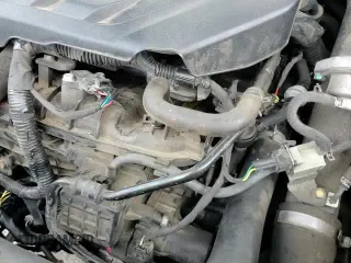 2017 Kia Sorento EX с VIN 5XYPHDA16HG211831, выставлен на аукционе Copart как лот 71622745 с пробегом 122 847 миль миль и Списание • Salvage title. История ставок и продаж доступна на DreamBid. Изображение 16.