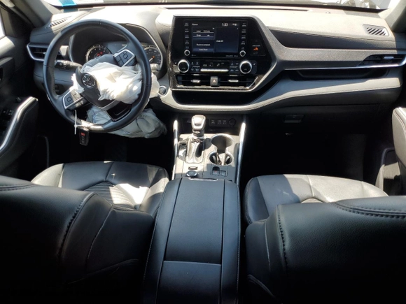 2022 Toyota Highlander XSE with VIN 5TDLZRBH8NS242131, listed as a Copart auction lot 59352015 with 26,232 mi miles and Salvage title. Bid and sale history available at DreamBid. Image 8.