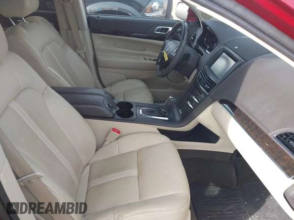 2014 Lincoln MKT EcoBoost z VIN 2LMHJ5ATXEBL58430, wystawiony jako IAAI lot #41657571 z przebiegiem 58 502 mil mil oraz . Historia ofert i sprzedaży dostępna na DreamBid. Obrazek 5.