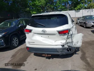 2015 Toyota Highlander LE z VIN 5TDBKRFH6FS094959, wystawiony jako IAAI lot #42335431 z przebiegiem 110 778 mil mil oraz . Historia ofert i sprzedaży dostępna na DreamBid. Obrazek 16.