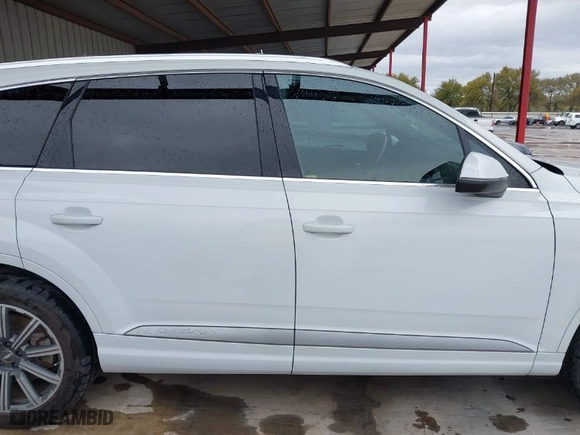 2017 Audi Q7 Prestige with VIN WA1VAAF71HD035383, listed as a IAAI auction lot 40849776 with 89,303 mi miles. Bid and sale history available at carsss.com. Image 14.