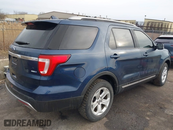 2016 Ford Explorer XLT with VIN 1FM5K8DH7GGB10927, listed as a IAAI auction lot 41695575 with 140,980 mi miles. Bid and sale history available at carsss.com. Image 4.