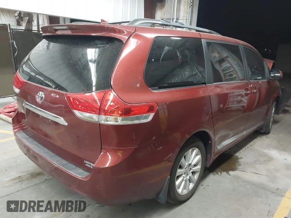 2011 Toyota Sienna XLE with VIN 5TDDK3DC9BS015730, listed as a IAAI auction lot 41472834 with 71,125 mi miles. Bid and sale history available at carsss.com. Image 4.