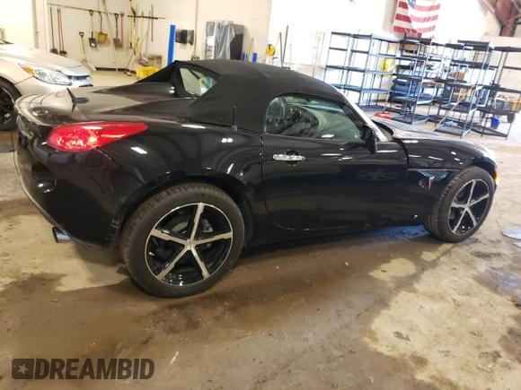 2008 Pontiac Solstice z VIN 1G2MB35B88Y123215, wystawiony jako Copart lot #56426295 z przebiegiem 30 425 mil mil oraz Czysty tytuł • Clean title. Historia ofert i sprzedaży dostępna na DreamBid. Obrazek 3.