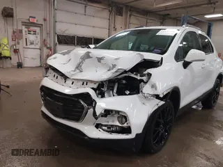 2022 Chevrolet Trax LT z VIN KL7CJPSM0NB537074, wystawiony jako IAAI lot #41843390 z przebiegiem 74 100 mil mil oraz . Historia ofert i sprzedaży dostępna na DreamBid. Obrazek 6.