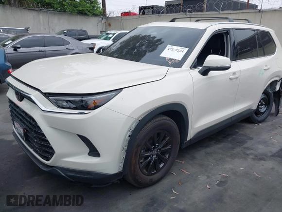 2024 Toyota Highlander XLE with VIN 5TDAAAA59RS007427, listed as a IAAI auction lot 42272224 with 14,260 mi miles and . Bid and sale history available at DreamBid. Image 23.