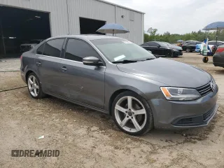 2013 Volkswagen Jetta SE с VIN 3VWDX7AJ7DM426295, выставлен на аукционе Copart как лот 55739005 с пробегом 212 804 миль миль и Списание • Salvage title. История ставок и продаж доступна на DreamBid. Изображение 4.