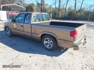 2003 Chevrolet S-10 LS with VIN 1GCCS19X138138729, listed as a IAAI auction lot 41683072 with 1 mi miles. Bid and sale history available at carsss.com. Image 3.