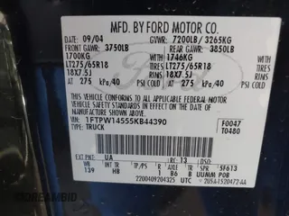 2005 Ford F-150 XLT with VIN 1FTPW14555KB44390, listed as a IAAI auction lot 41929523 with 286,416 mi miles. Bid and sale history available at carsss.com. Image 9.