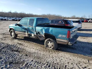 1997 Chevrolet Silverado 1500 with VIN 2GCEK19R4V1115820, listed as a Copart auction lot 47531335 with 160,917 mi miles and Salvage Title. Bid and sale history available at DreamBid. Image 2.