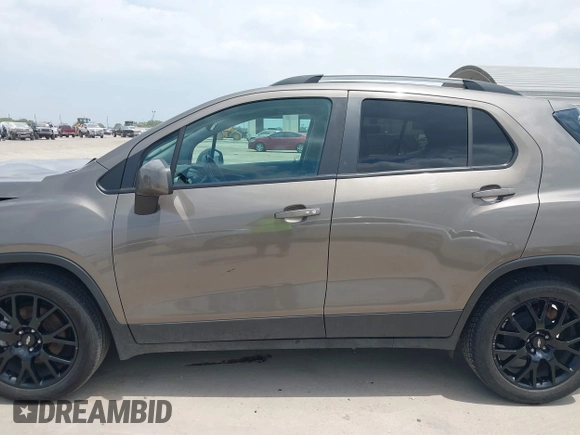 2021 Chevrolet Trax LT with VIN KL7CJLSBXMB359468, listed as a IAAI auction lot 41982149 with 199,685 mi miles and . Bid and sale history available at DreamBid. Image 14.