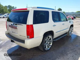 2008 Cadillac Escalade with VIN 1GYEC63888R120115, listed as a IAAI auction lot 41806284 with 233,756 mi miles. Bid and sale history available at carsss.com. Image 4.