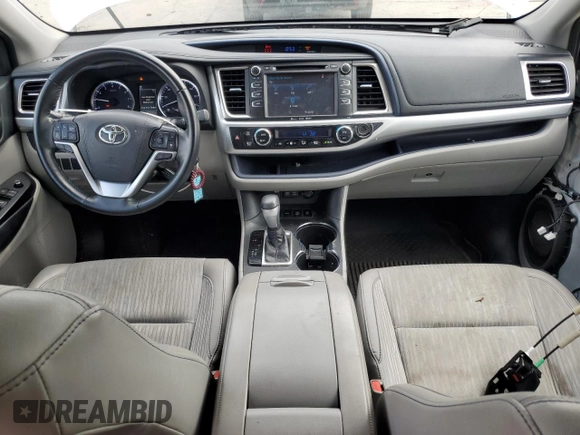 2017 Toyota Highlander LE with VIN 5TDBZRFH1HS482941, listed as a Copart auction lot 61963245 with 92,316 mi miles and Salvage title. Bid and sale history available at DreamBid. Image 8.