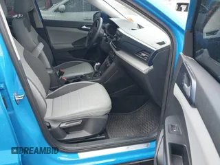 2023 Volkswagen Taos SE z VIN 3VVNX7B28PM305652, wystawiony jako IAAI lot #41892522 z przebiegiem 50 644 mil mil oraz . Historia ofert i sprzedaży dostępna na DreamBid. Obrazek 5.