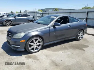 2013 Mercedes-Benz C 250 z VIN WDDGJ4HB2DF994782, wystawiony jako Copart lot #57336875 z przebiegiem 113 762 mil mil oraz Czysty tytuł • Clean title. Historia ofert i sprzedaży dostępna na DreamBid. Obrazek 1.