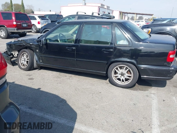2000 Volvo S70 с VIN YV1LS56D1Y2662615, выставлен на аукционе IAAI как лот 41622599 с пробегом 269 328 миль миль и . История ставок и продаж доступна на DreamBid. Изображение 14.