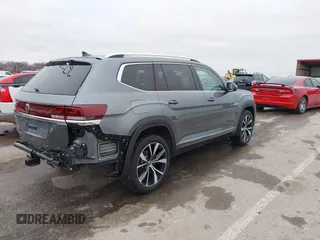 2024 Volkswagen Atlas SEL Premium R-Line z VIN 1V2FR2CA0RC523772, wystawiony jako IAAI lot #41544482 z przebiegiem 7 703 mil mil oraz . Historia ofert i sprzedaży dostępna na DreamBid. Obrazek 4.